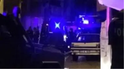 Diyarbakır'da 2 aile arasında yaşanan 3 ayrı çatışmada 2 kişi öldü, 7 kişi yaralandı.