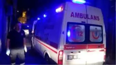 Diyarbakır'da 2 aile arasında yaşanan 3 ayrı çatışmada 2 kişi öldü, 7 kişi yaralandı.
