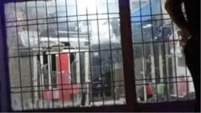 Diyarbakır'da 2 aile arasında yaşanan 3 ayrı çatışmada 2 kişi öldü, 7 kişi yaralandı Diyarbakır'da 2 aile arasında yaşanan 3 ayrı çatışmada 2 kişi öldü, 7 kişi yaralandı