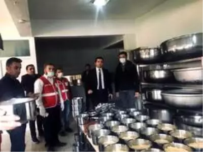 Hizan'daki ihtiyaç sahiplerine yemek yardımı Hizan'daki ihtiyaç sahiplerine yemek yardımı
