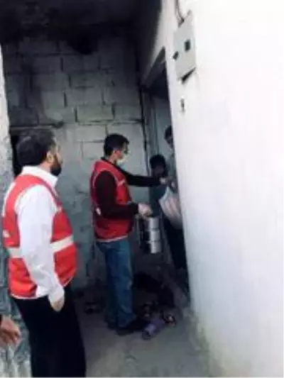 Hizan'daki ihtiyaç sahiplerine yemek yardımı Hizan'daki ihtiyaç sahiplerine yemek yardımı