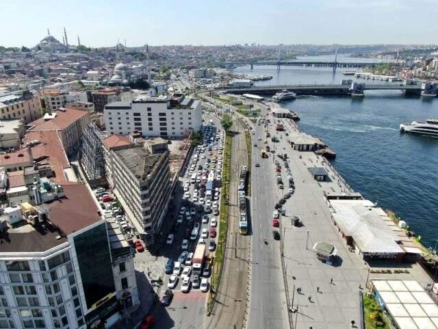 İstanbul'da trafik yoğunluğu koronavirüs öncesi döneme geri döndü İstanbul'da trafik yoğunluğu koronavirüs öncesi döneme geri döndü