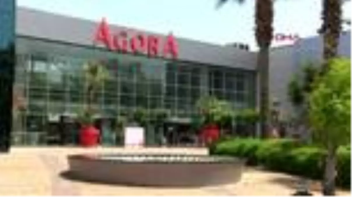 İzmir'de açılan AVM'lerde yoğunluk oluşmadı