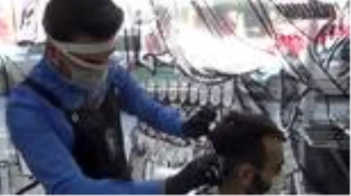 Kahramanmaraş'ta berberler randevuyla müşteri almaya başladı