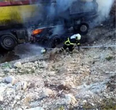 Kamyon devrildi: 1 ölü Kamyon devrildi: 1 ölü