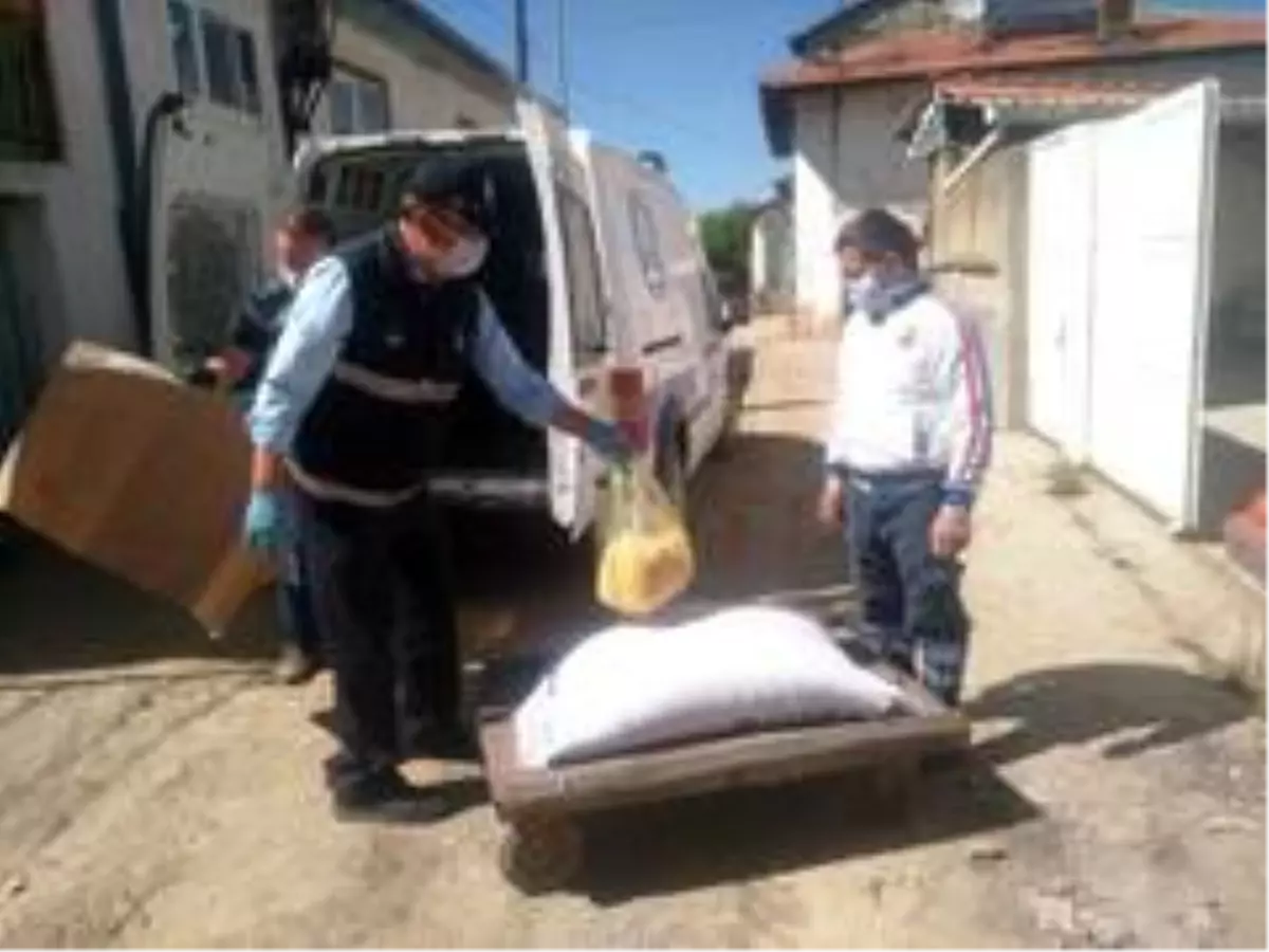 Karantinadaki vatandaş belediyeden hindi ve tavukları için yem istedi