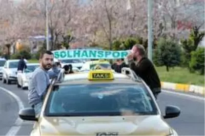 Solhanspor Efeler Ligine yükseldi, kutlama korona virüs tedbirlerine göre yapıldı