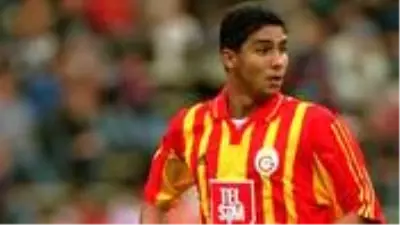 Süper Kupa Finali'ni paylaşan Galatasaray'ın eski futbolcusu Mario Jardel, Emre Belözoğlu'na çarpı attı Süper Kupa Finali'ni paylaşan Galatasaray'ın eski futbolcusu Mario Jardel, Emre Belözoğlu'na çarpı attı