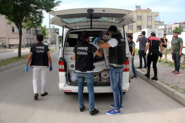 Adana polisi, 400 polisle Çamlıbel Mahallesi'ni uyuşturucu ablukasına aldı
