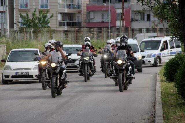 Adana polisi, 400 polisle Çamlıbel Mahallesi'ni uyuşturucu ablukasına aldı