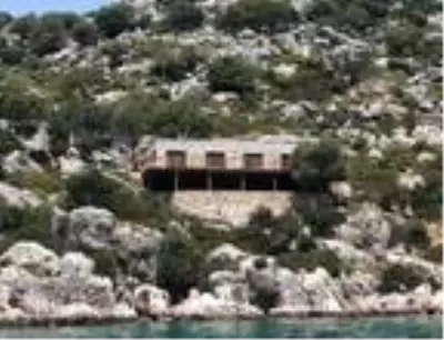Koronayı fırsat bilip doğal sit alanına yapılan kaçak villa mühürlendi Koronayı fırsat bilip doğal sit alanına yapılan kaçak villa mühürlendi