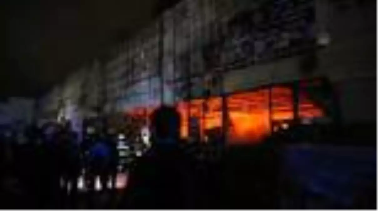 Azerbaycan'da ticaret merkezinde yangın