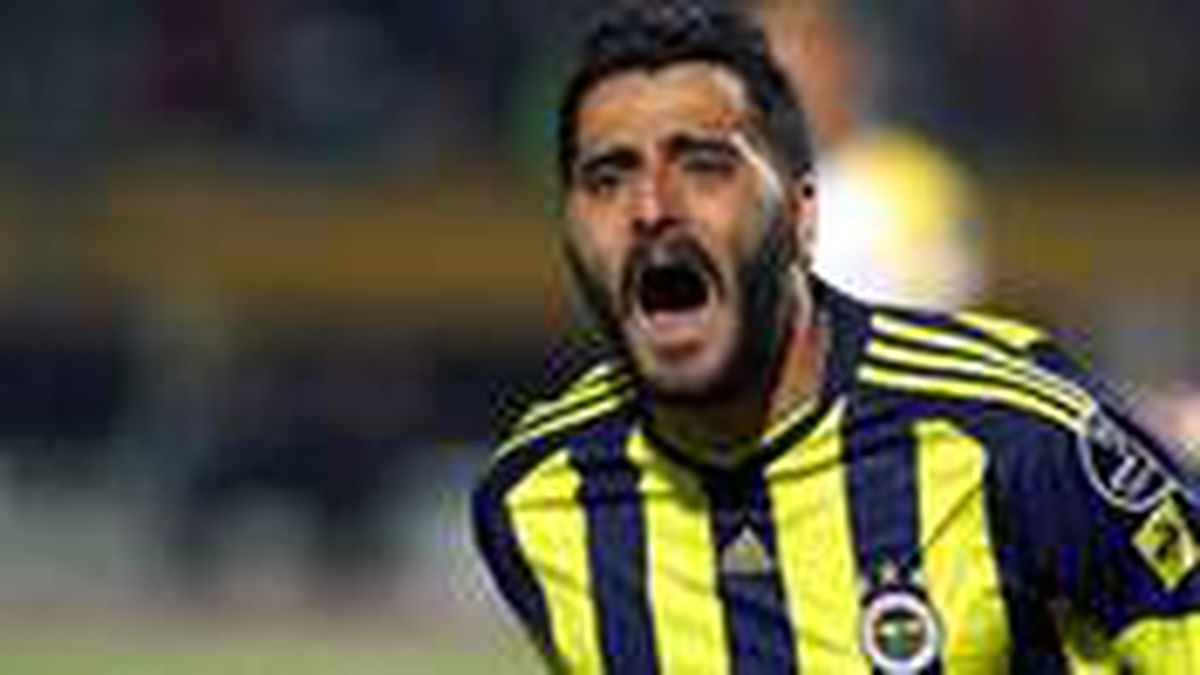 Fenerbahçe'nin eski futbolcusu, Daniel Güiza, 39 yaşında kulübüyle sözleşme yeniledi