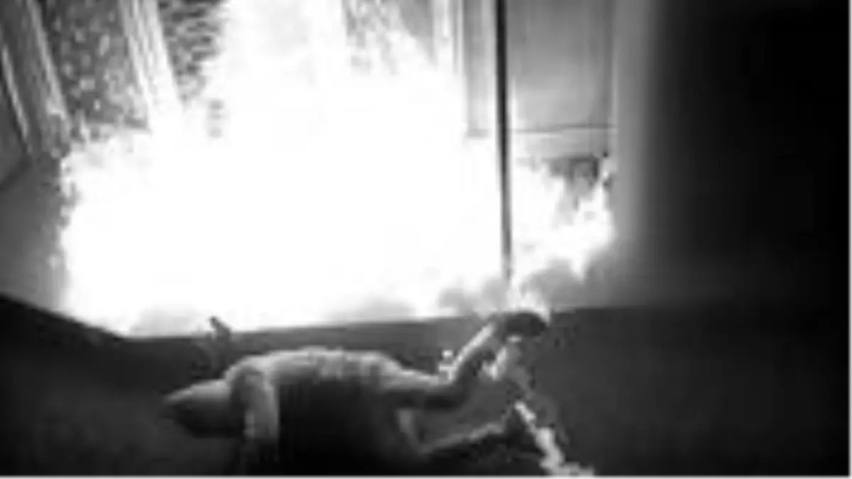 İş yerini kundaklamak isterken kendini yakan zanlının görüntüleri ortaya çıktı