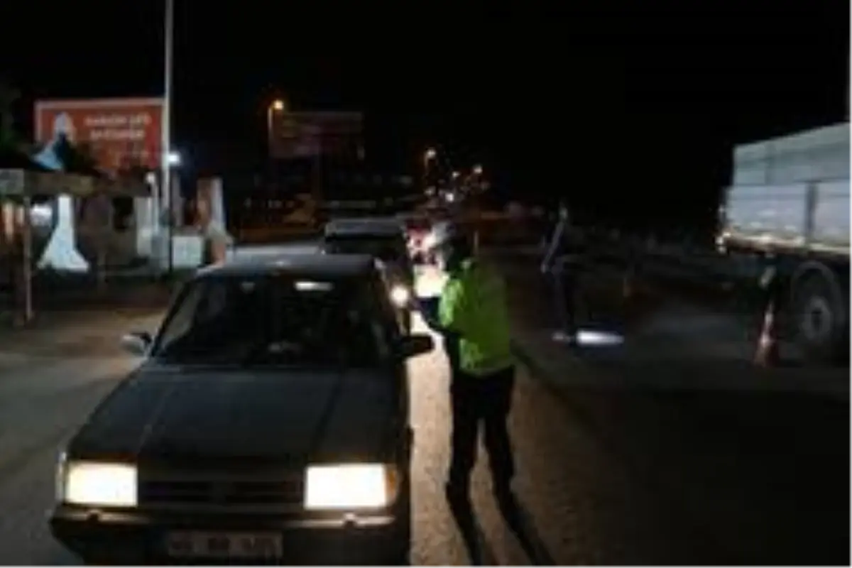 Kahramanmaraş'da giriş çıkış kısıtlaması sona erdi, polis noktalarında araç yoğunluğu oluştu