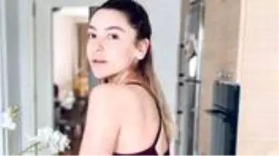 Koronavirüs tedbirlerine uyan Hadise, Instagram hesabından peş peşe maskeli pozlarını paylaştı Koronavirüs tedbirlerine uyan Hadise, Instagram hesabından peş peşe maskeli pozlarını paylaştı