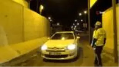 Mardin'e giriş çıkış kısıtlaması kaldırıldı, denetimler devam etti Mardin'e giriş çıkış kısıtlaması kaldırıldı, denetimler devam etti