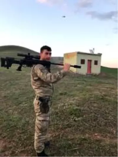 Operasyona oğullarının isminin verildiği şehit ailesinden Bakan Soylu ve Vali Şahin'e teşekkür Operasyona oğullarının isminin verildiği şehit ailesinden Bakan Soylu ve Vali Şahin'e teşekkür