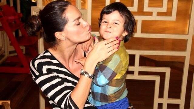 Pınar Altuğ, çocuğunu kaybeden Ebru Şallı'ya yapılan acımasız yoruma sert çıktı: İnsan demek hata Pınar Altuğ, çocuğunu kaybeden Ebru Şallı'ya yapılan acımasız yoruma sert çıktı: İnsan demek hata