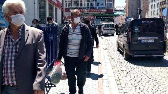Rize'de cadde ve sokaklardaki hareketlilik arttı! Valilik uyarı afişleri astı