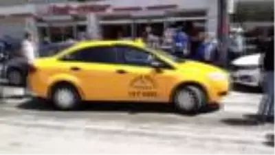 Ticari taksinin çarptığı genç kız yaralandı Ticari taksinin çarptığı genç kız yaralandı