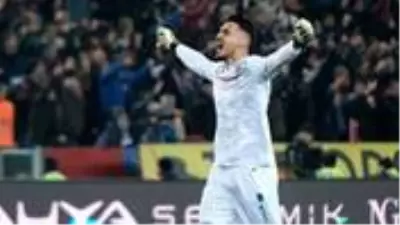 Trabzonsporlu kaleci Uğurcan Çakır, transferin en gözde 100 futbolcusu arasına girdi Trabzonsporlu kaleci Uğurcan Çakır, transferin en gözde 100 futbolcusu arasına girdi