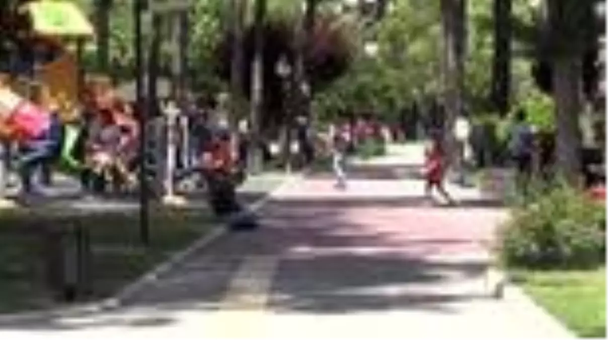 14 yaş altı çocuklar uzun zaman sonra sokağa çıktı