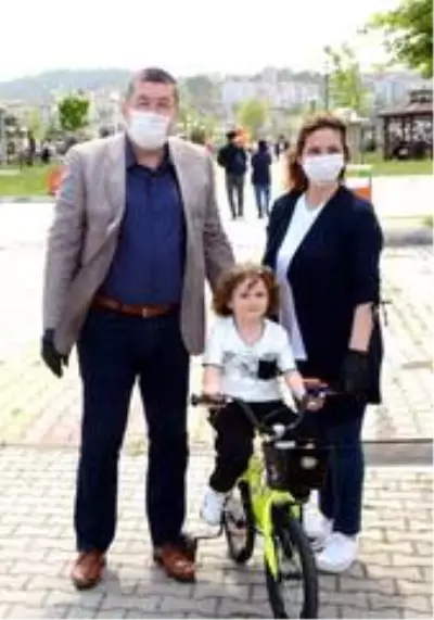 14 yaş ve altı çocuklar uzun bir aradan sonra sokağa çıktı 14 yaş ve altı çocuklar uzun bir aradan sonra sokağa çıktı