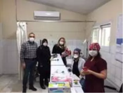 AK Parti'lilerden hemşirelere anlamlı ziyaret AK Parti'lilerden hemşirelere anlamlı ziyaret