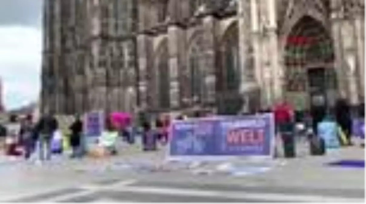 Almanya'da salgının getirdiği seyahat kısıtlamasından etkilenen turizmciler protesto...