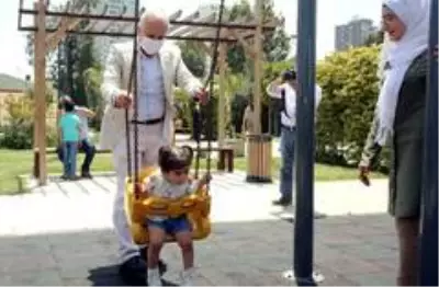 Başkan Gültak, parklara akın eden çocuklarla buluştu Başkan Gültak, parklara akın eden çocuklarla buluştu