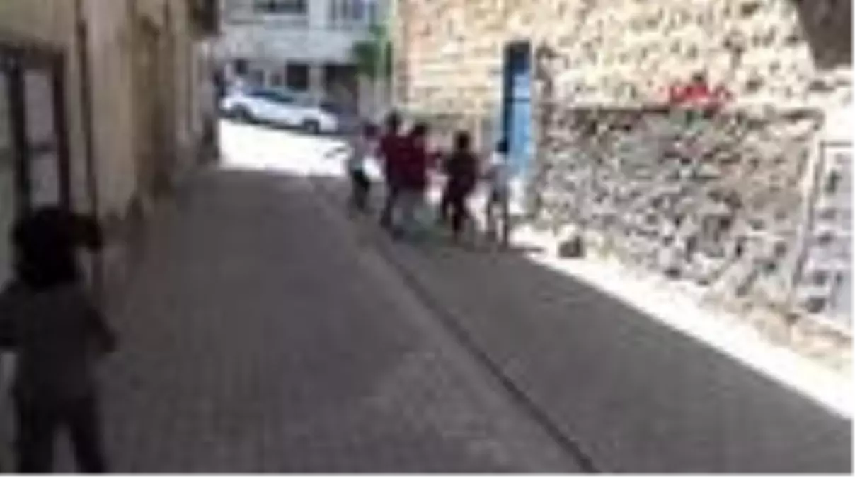 BATMAN Gercüş'te sokağa çıkan çocuklar doyasıya eğlendi