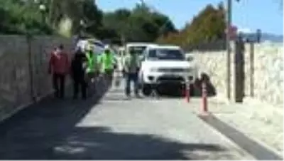Belediye ekipleri yıkım için Yılmaz Özdil'in evine geldi Belediye ekipleri yıkım için Yılmaz Özdil'in evine geldi