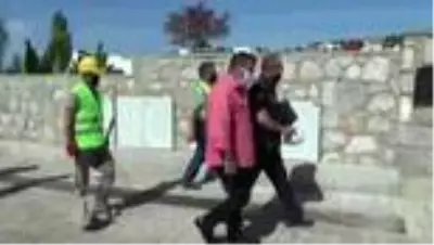 Belediye ekipleri, Yılmaz Özdil'in villasında yıkım çalışmalarına başladı Belediye ekipleri, Yılmaz Özdil'in villasında yıkım çalışmalarına başladı