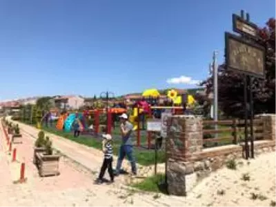 Çocuklar parklarda oyunla buluştu