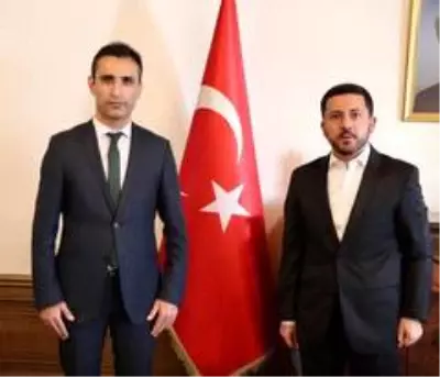 Gençlik ve Spor İl Müdürü Özdemir, Belediye Başkanı Arı'yı ziyaret etti Gençlik ve Spor İl Müdürü Özdemir, Belediye Başkanı Arı'yı ziyaret etti