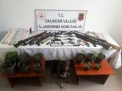 Jandarmadan 18 adrese eş zamanlı operasyon: 15 gözaltı