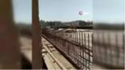 Mısır'da inşa edilen Kral Abdullah Köprüsü, evlerin balkonlarına dayandı Mısır'da inşa edilen Kral Abdullah Köprüsü, evlerin balkonlarına dayandı