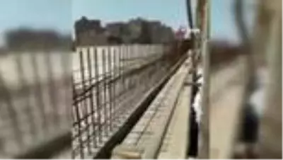 Mısır'da inşa edilen Kral Abdullah Köprüsü, evlerin balkonlarına dayandı Mısır'da inşa edilen Kral Abdullah Köprüsü, evlerin balkonlarına dayandı