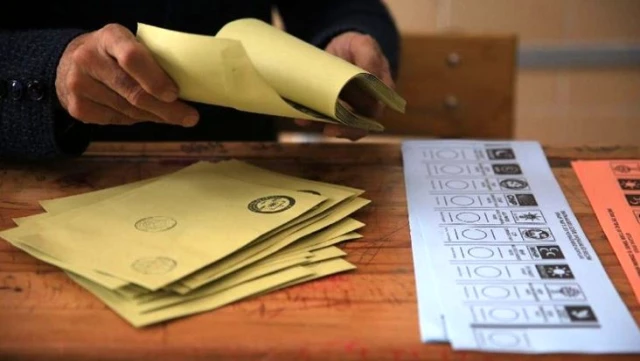 Son genel seçim anketinde 4 parti barajı geçti! İYİ Parti eriyor, MHP yükselişte