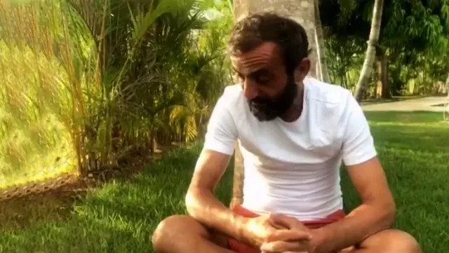 Survivor'dan elenen Ersin Korkut, gözyaşları içinde adaya veda etti