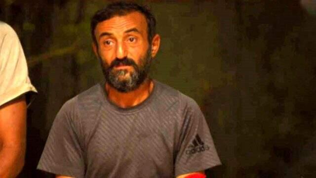 Survivor'dan elenen Ersin Korkut, gözyaşlarına içinde adaya veda etti Survivor'dan elenen Ersin Korkut, gözyaşlarına içinde adaya veda etti