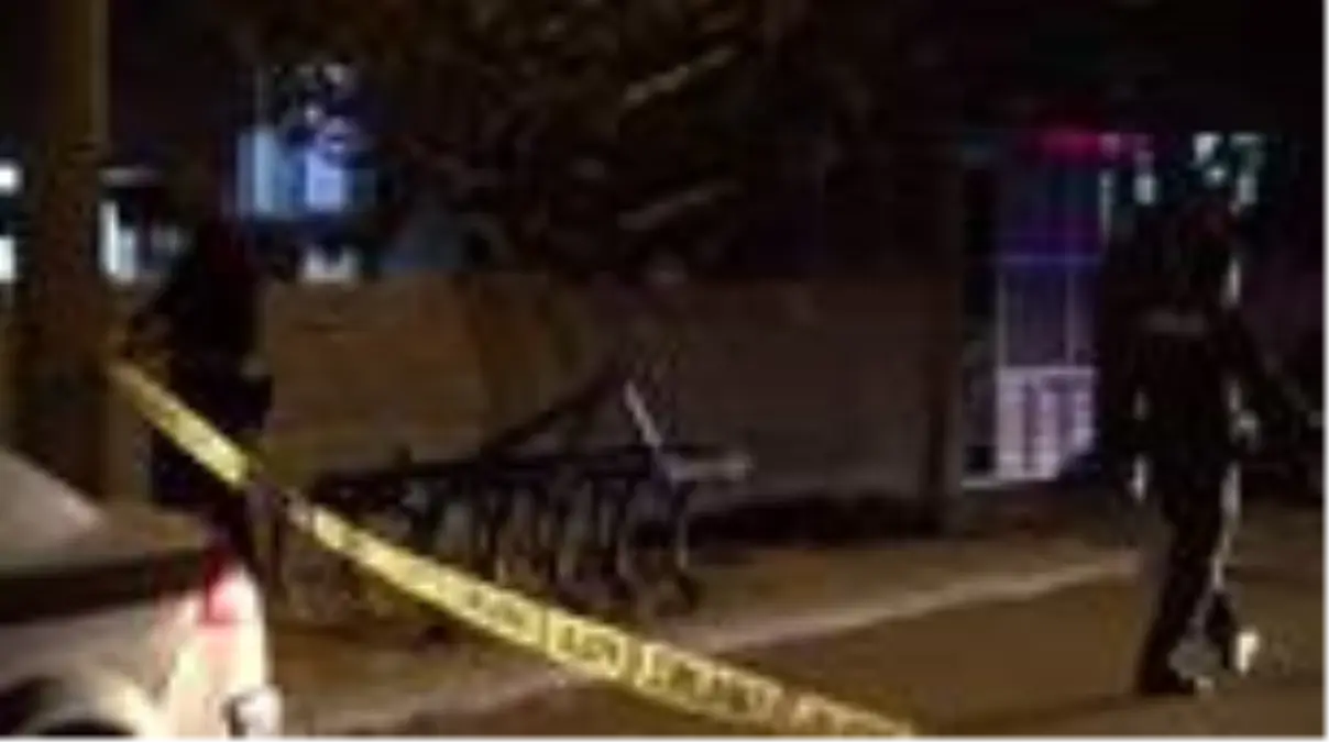 Adıyaman'da kurşunlanan evin camları kırıldı