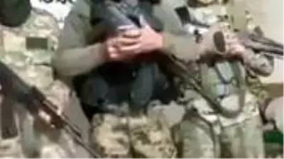 Ellerinde kalaşnikoflarla görevden alınan ülkü ocakları başkanını savundular Ellerinde kalaşnikoflarla görevden alınan ülkü ocakları başkanını savundular