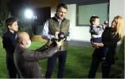 Bakan Pakdemirli ve ailesi çiftçileri alkışladı Bakan Pakdemirli ve ailesi çiftçileri alkışladı