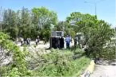 Kırıkkale'de ağaca çarpan yolcu minibüsü devrildi: 7 yaralı Kırıkkale'de ağaca çarpan yolcu minibüsü devrildi: 7 yaralı