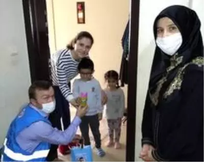 Kurucaşile'de miniklerden Ramazan kolisi Kurucaşile'de miniklerden Ramazan kolisi