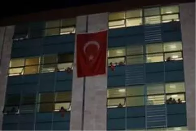 Nevşehir'de yurtta karantinada kalan vatandaşlar için konser düzenlendi Nevşehir'de yurtta karantinada kalan vatandaşlar için konser düzenlendi