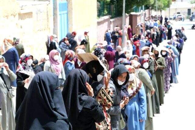Şanlıurfa Valisi: PTT'deki yoğunluğun önüne geçemiyoruz