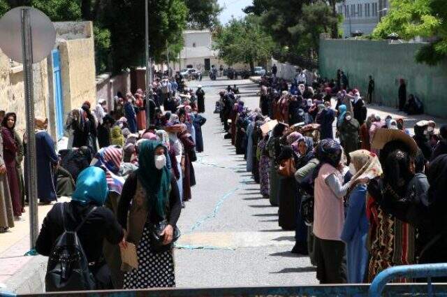 Şanlıurfa Valisi: PTT'deki yoğunluğun önüne geçemiyoruz